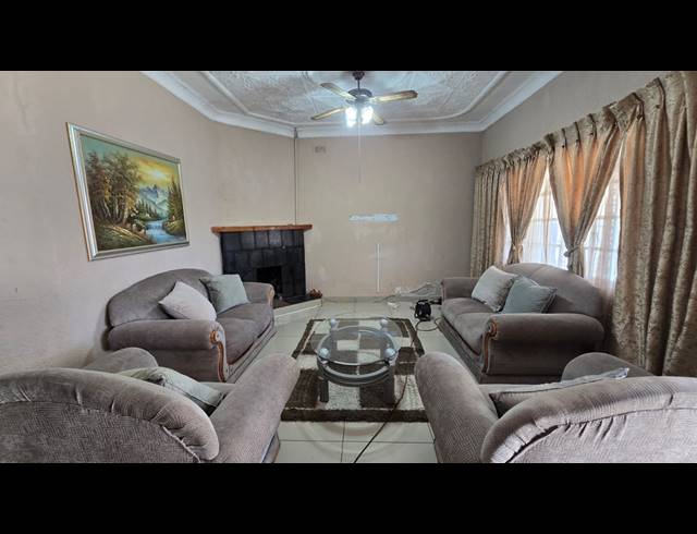 3 BEDROOM FREEHOLD FOR SALE IN REGENTS PARK